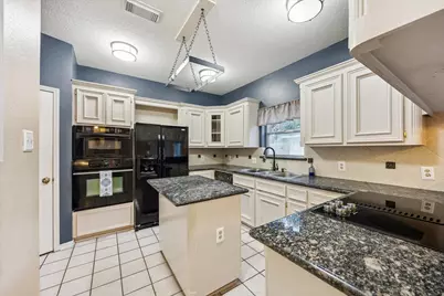 1414 W Castlewood Avenue, Friendswood, TX 77546 - Photo 5