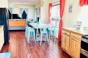728 Sealy St, Galveston, TX 77550 - Photo 5