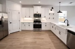 8438 Bay Rdg Cir, Baytown, TX 77523 - Photo 3