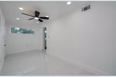 7530 Park Place Boulevard, Houston, TX 77087 - Photo 15