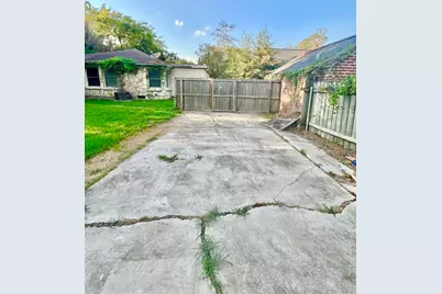 2475 Evalon Street, Beaumont, TX 77702 - Photo 23