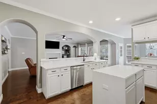 316 Falcon Lake Dr, Friendswood, TX 77546 - Photo 9