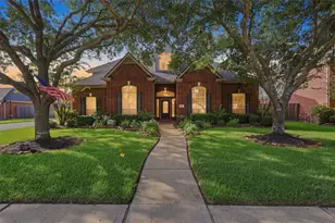 316 Falcon Lake Dr, Friendswood, TX 77546 - Photo 1