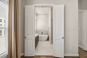 728 Carriage Knls Dr, Houston, TX 77008 - Photo 23