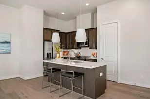 728 Carriage Knls Dr, Houston, TX 77008 - Photo 13