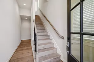 728 Carriage Knls Dr, Houston, TX 77008 - Photo 3