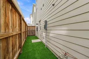 728 Carriage Knls Dr, Houston, TX 77008 - Photo 39