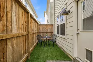 728 Carriage Knls Dr, Houston, TX 77008 - Photo 37