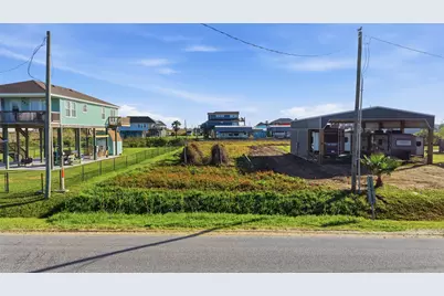 876 S Monkhouse Drive, Crystal Beach, TX 77650 - Photo 5