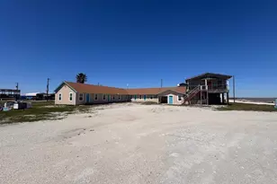 1301 N Ocean Dr, Port Lavaca, TX 77979 - Photo 1