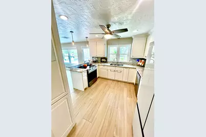 205 W Bayou Drive, Dickinson, TX 77539 - Photo 11