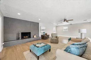 205 W Bayou Dr, Dickinson, TX 77539 - Photo 7