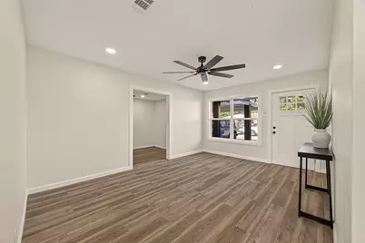 264 Parker Road, Houston, TX 77076 - Photo 9