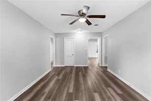 1104 Southampton St, Angleton, TX 77515 - Photo 5