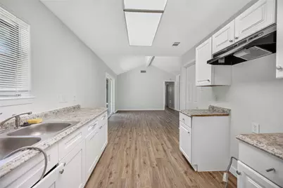 5114 Heatherbrook Drive, Houston, TX 77045 - Photo 11