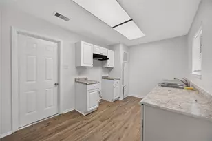 5114 Heatherbrook Dr, Houston, TX 77045 - Photo 11