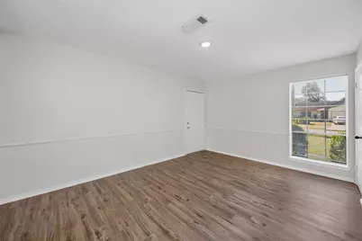 5114 Heatherbrook Drive, Houston, TX 77045 - Photo 5