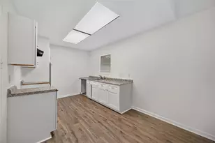 5114 Heatherbrook Dr, Houston, TX 77045 - Photo 9