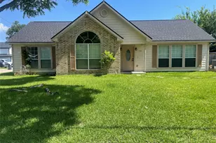 134 Bayshore Dr, La Porte, TX 77571 - Photo 1