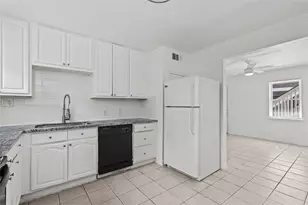 918 Winnie St, Galveston, TX 77550 - Photo 13