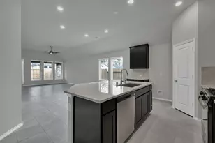 307 Highland Bayou Dr, Conroe, TX 77304 - Photo 5