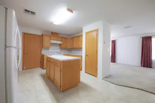 216 E Montana Dr, Shiner, TX 77984 - Photo 9