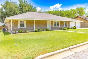 216 E Montana Dr, Shiner, TX 77984 - Photo 3