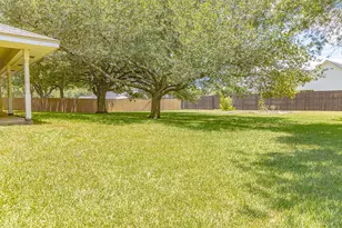 216 E Montana Dr, Shiner, TX 77984 - Photo 25