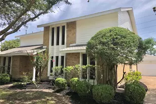 2831 Pecan Ridge Dr, Sugar Land, TX 77479 - Photo 3