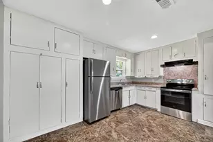 1004 S Shepherd Dr, Baytown, TX 77520 - Photo 11