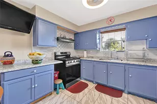 4930 Teton St, Houston, TX 77033 - Photo 7