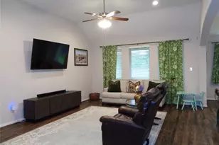 1734 Yaupon Trail Ct, Alvin, TX 77511 - Photo 9