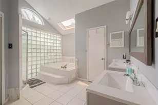 9310 Corner Oaks Ln, Houston, TX 77036 - Photo 27