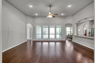 2068 Brookmont Dr, Conroe, TX 77301 - Photo 9