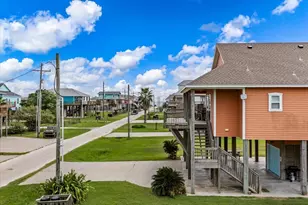 879 Wommack, Crystal Beach, TX 77650 - Photo 9