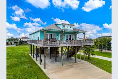 879 Wommack, Crystal Beach, TX 77650 - Photo 3
