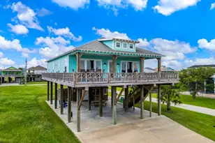 879 Wommack, Crystal Beach, TX 77650 - Photo 3