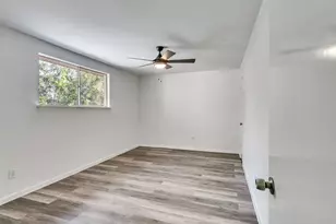 12710 Crow Valley Ln, Houston, TX 77099 - Photo 23