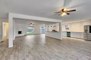 12710 Crow Valley Ln, Houston, TX 77099 - Photo 5