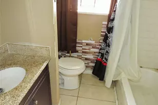5635 Ashburn St, Houston, TX 77033 - Photo 7