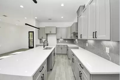 316 E Oakdale Street, Dayton, TX 77535 - Photo 9