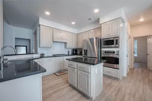 7130 Glenwood Dr, Sugar Land, TX 77479 - Photo 11