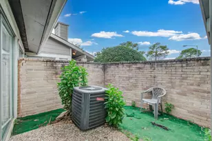 12203 Sandpiper Dr, Houston, TX 77035 - Photo 23
