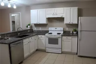 8825 E Buffalo Cir, Willis, TX 77378 - Photo 9