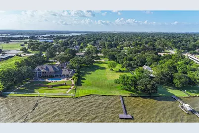 105 Mockingbird Lane, Seabrook, TX 77586 - Photo 1