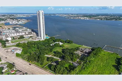 105 Mockingbird Lane, Seabrook, TX 77586 - Photo 3