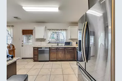 10811 Meadow Walk Lane, Houston, TX 77067 - Photo 9