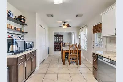 10811 Meadow Walk Lane, Houston, TX 77067 - Photo 7