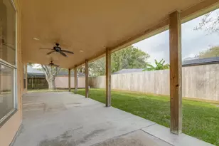 326 Dunford Ct, Highlands, TX 77562 - Photo 19