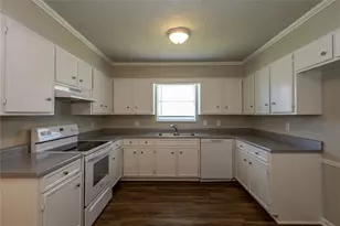 5810 Meadowview Rd, Beaumont, TX 77708 - Photo 5